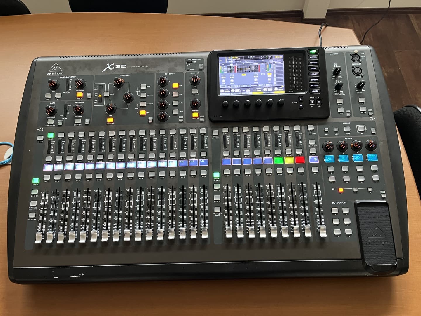 ベリンガー　デジタルミキサーX32